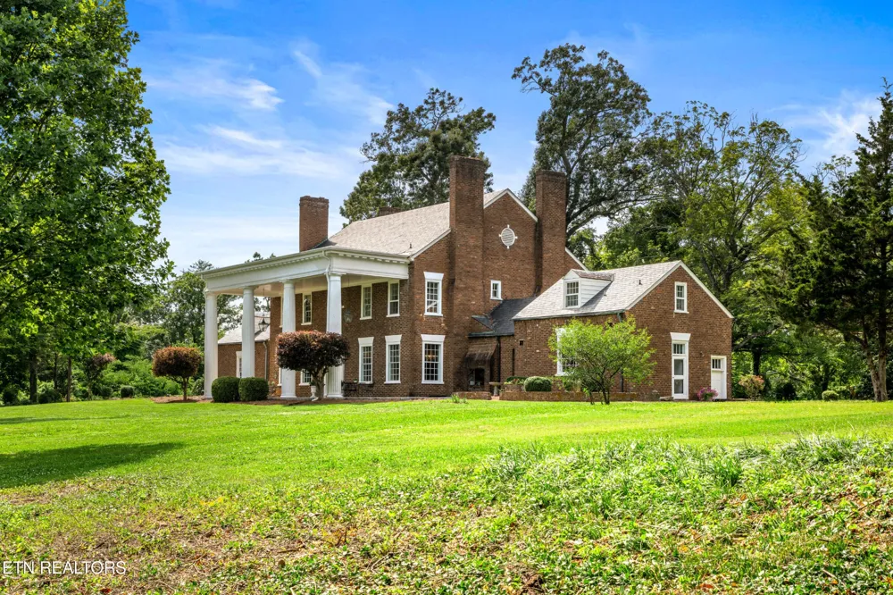 2112 Manor Drive Knoxville, TN 37920