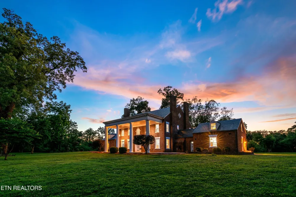 2112 Manor Drive Knoxville, TN 37920