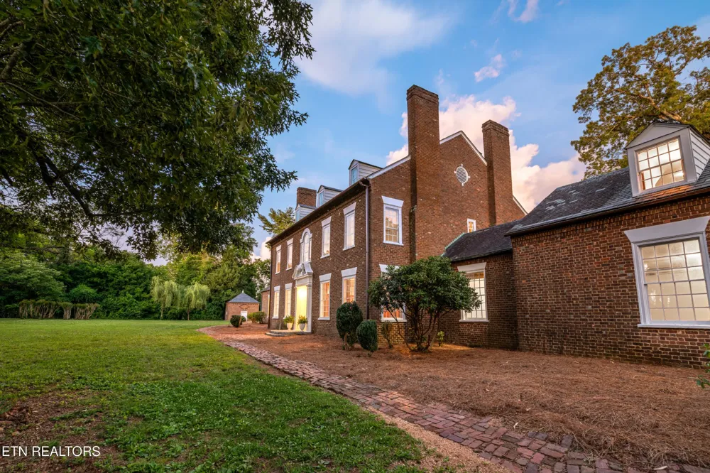 2112 Manor Drive Knoxville, TN 37920