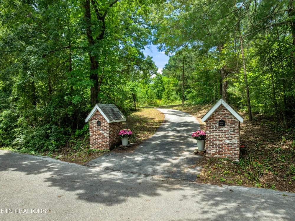 2112 Manor Drive Knoxville, TN 37920