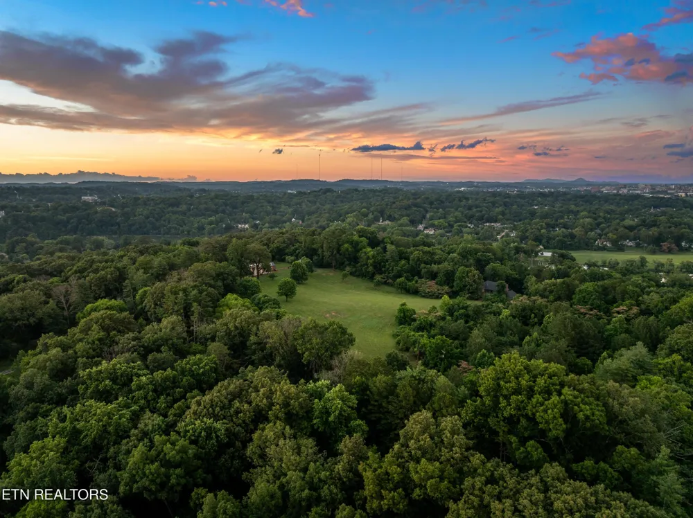 2112 Manor Drive Knoxville, TN 37920