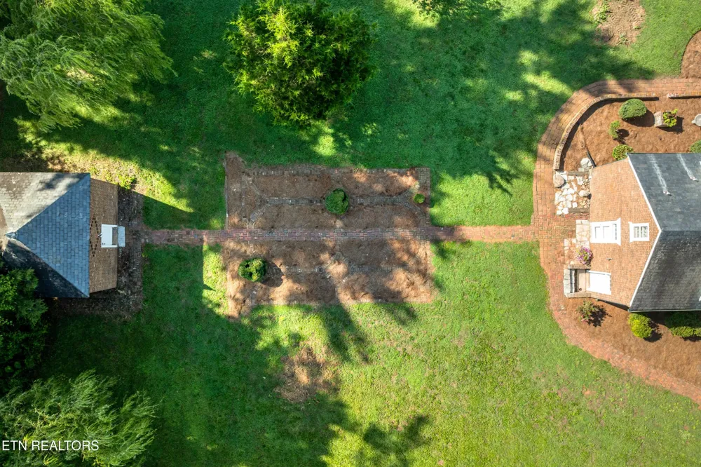 2112 Manor Drive Knoxville, TN 37920