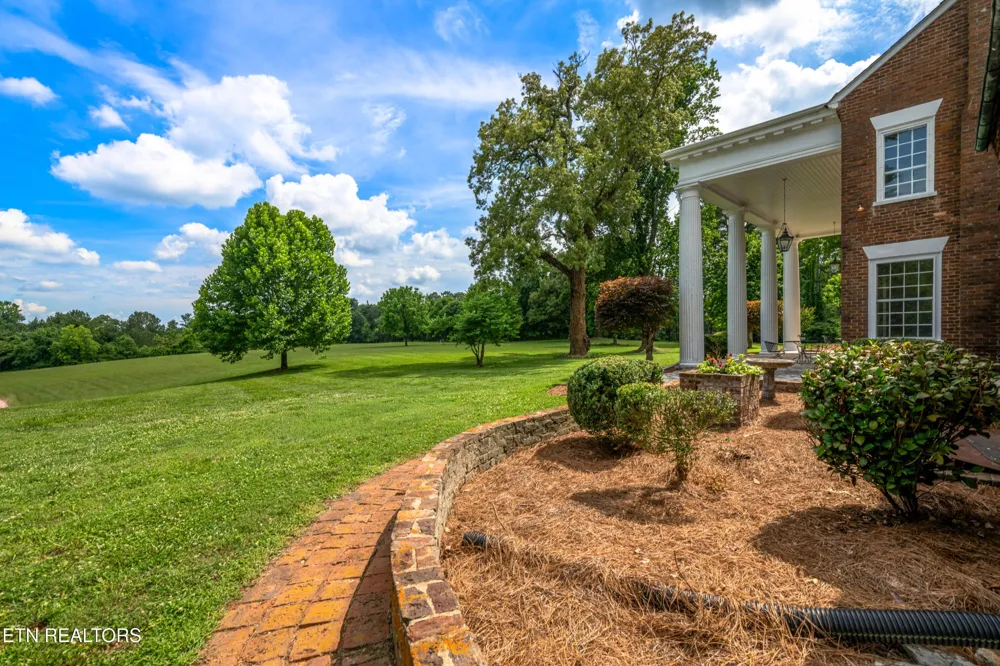 2112 Manor Drive Knoxville, TN 37920