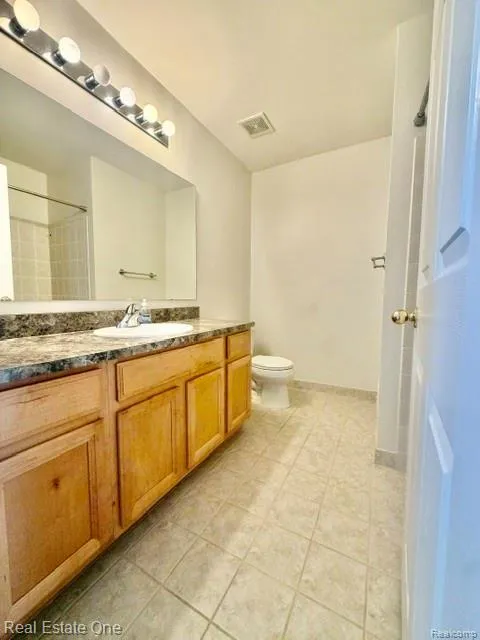 830 WOODHAVEN Commerce Charter Township, MI 48390