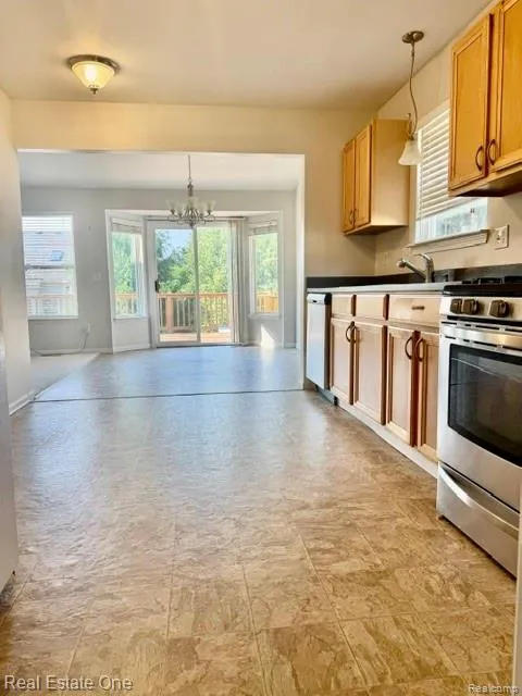 830 WOODHAVEN Commerce Charter Township, MI 48390
