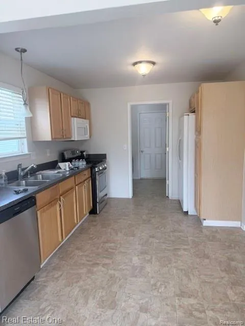 830 WOODHAVEN Commerce Charter Township, MI 48390