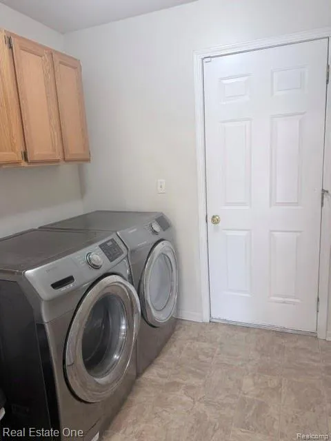 830 WOODHAVEN Commerce Charter Township, MI 48390