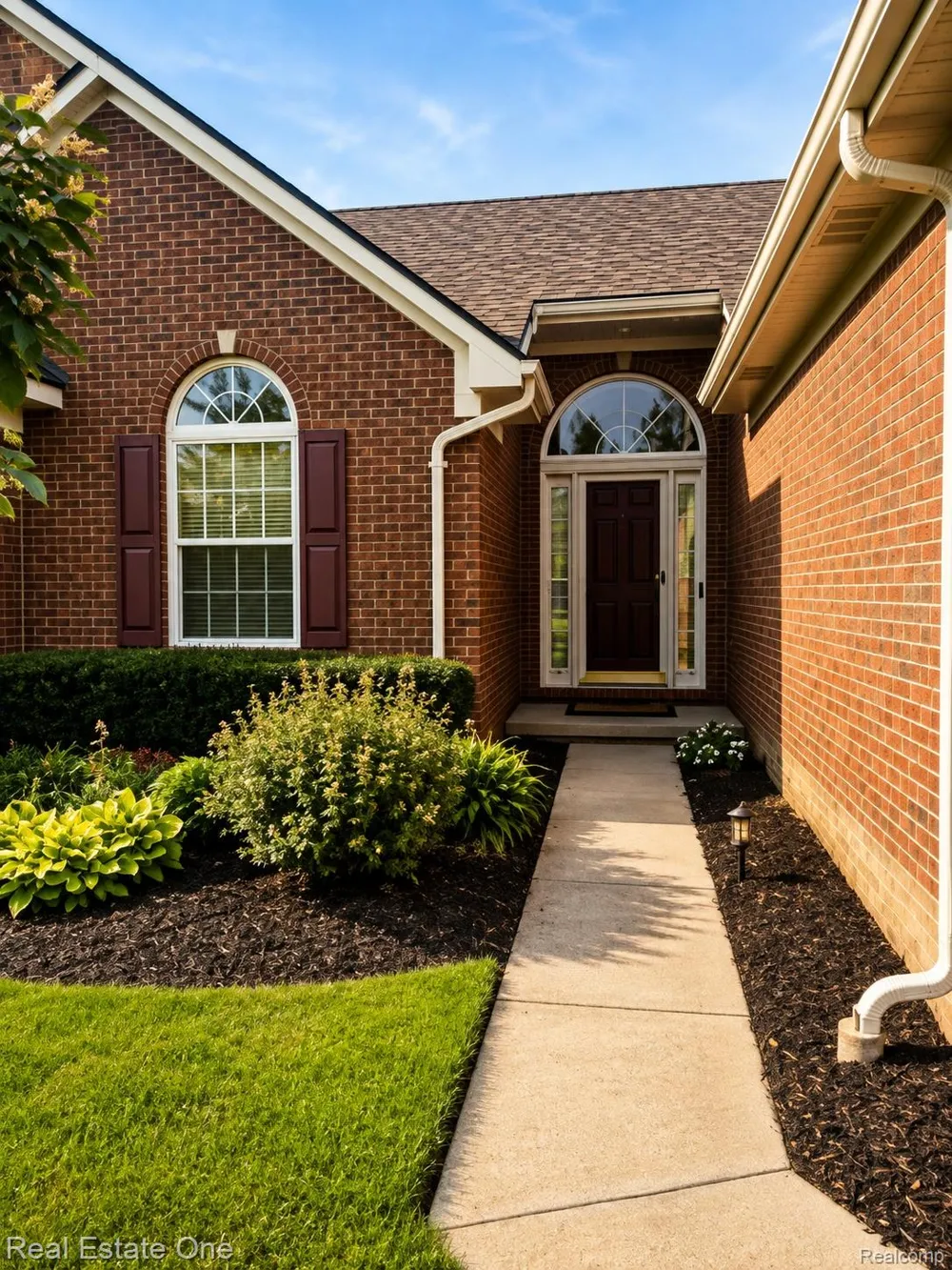 830 WOODHAVEN Commerce Charter Township, MI 48390