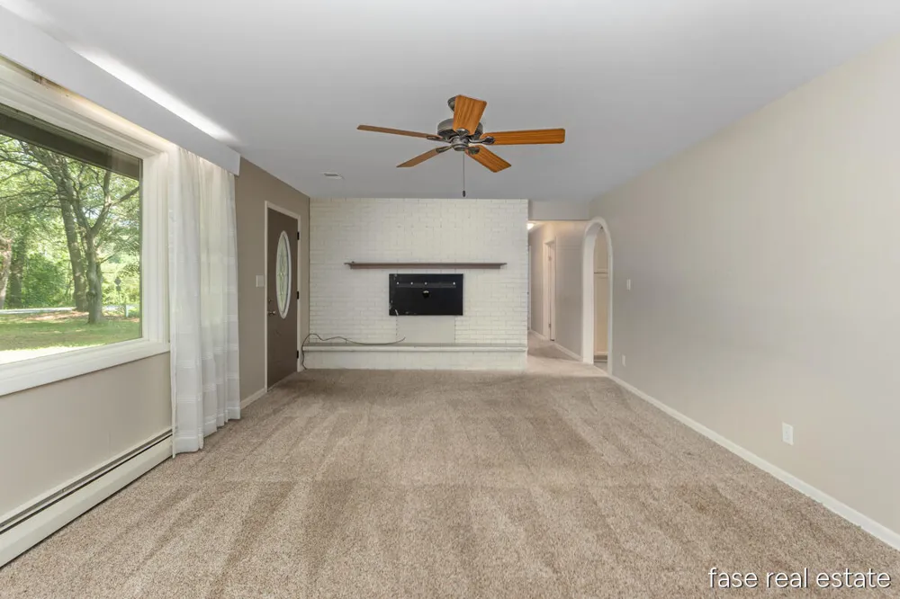 7676 Courtland Drive NE Cannon Township, MI 49341