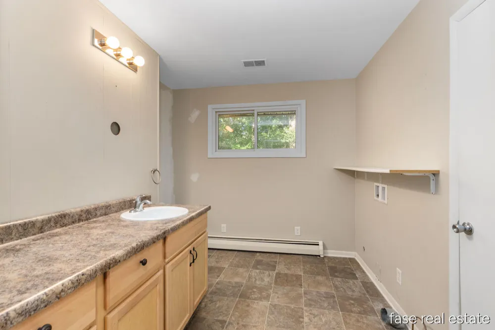 7676 Courtland Drive NE Cannon Township, MI 49341