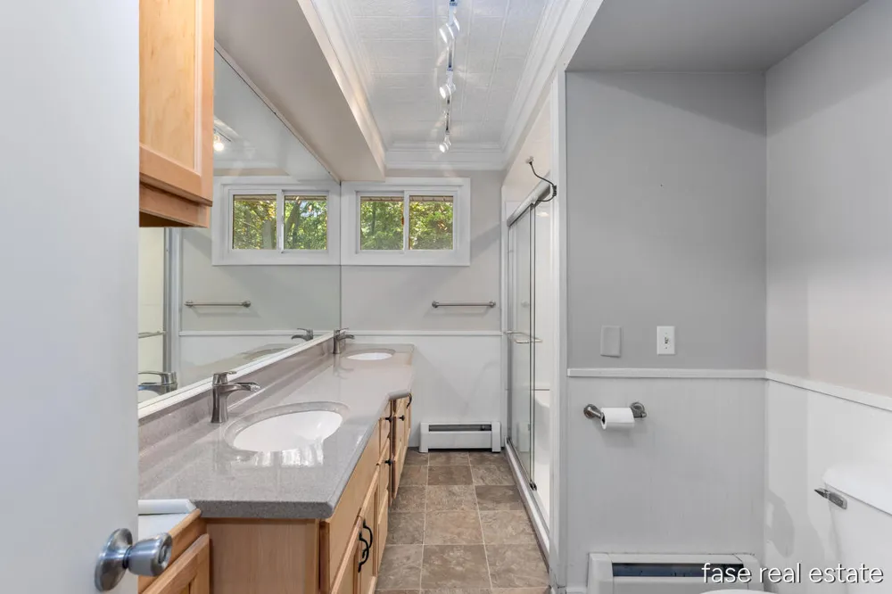 7676 Courtland Drive NE Cannon Township, MI 49341