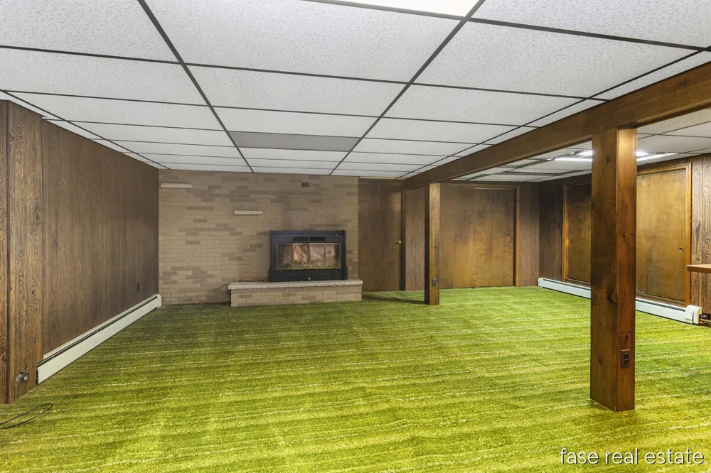 7676 Courtland Drive NE Cannon Township, MI 49341