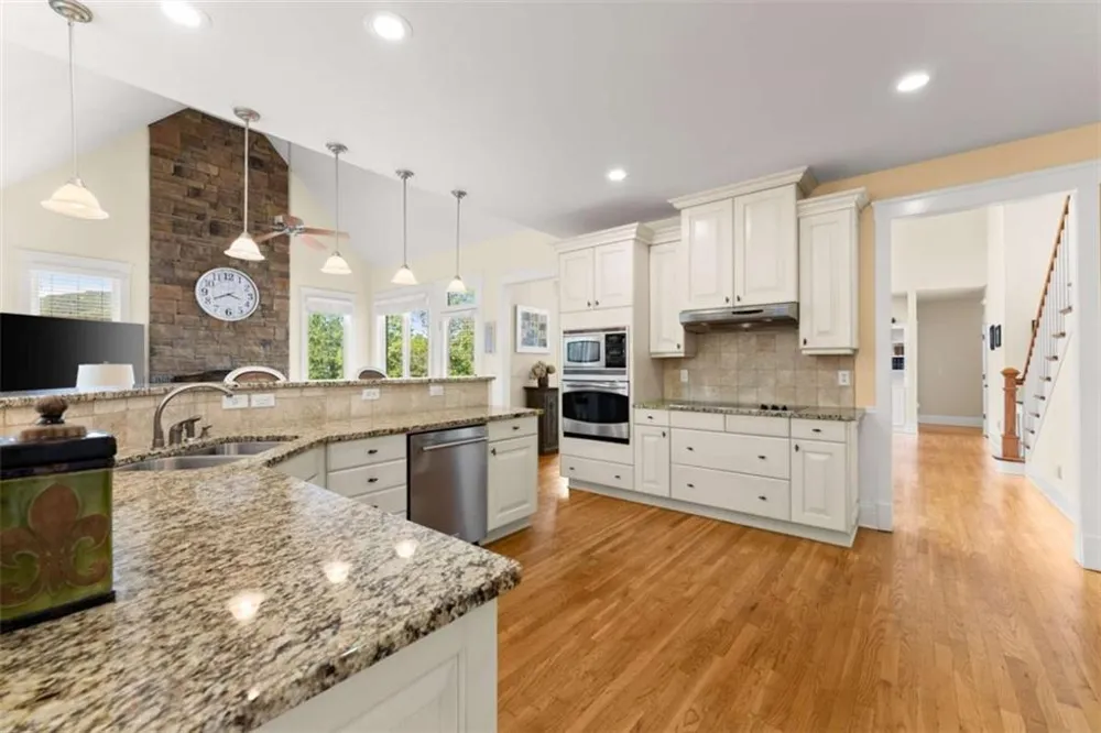 526 Orchard Drive Clarkesville, GA 30523