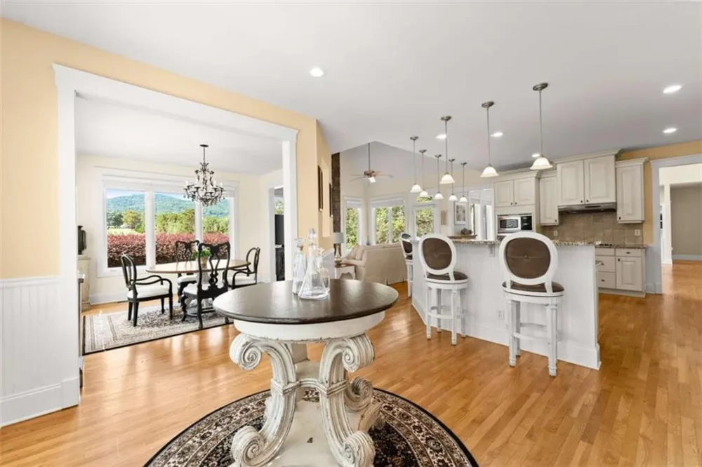 526 Orchard Drive Clarkesville, GA 30523