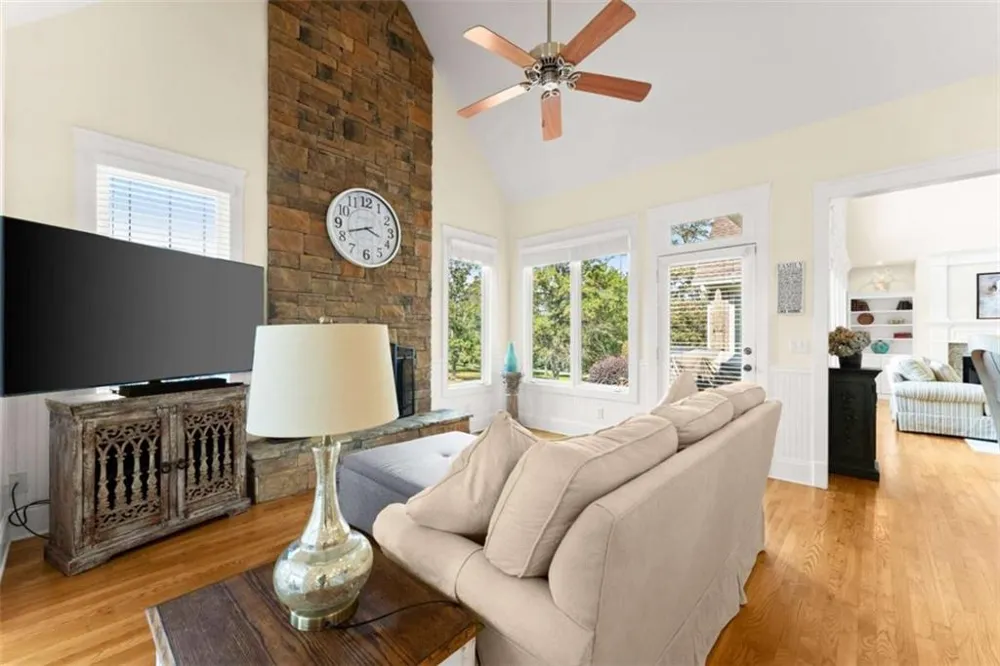 526 Orchard Drive Clarkesville, GA 30523