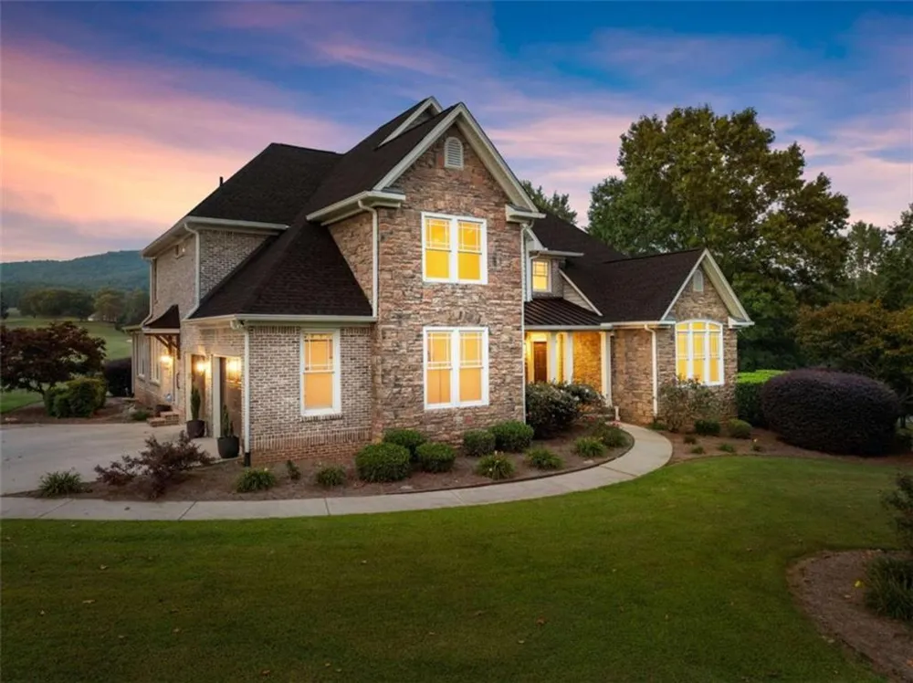 526 Orchard Drive Clarkesville, GA 30523