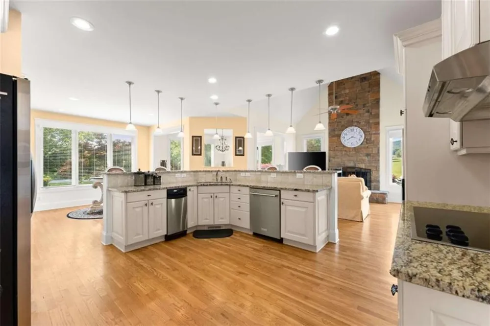 526 Orchard Drive Clarkesville, GA 30523