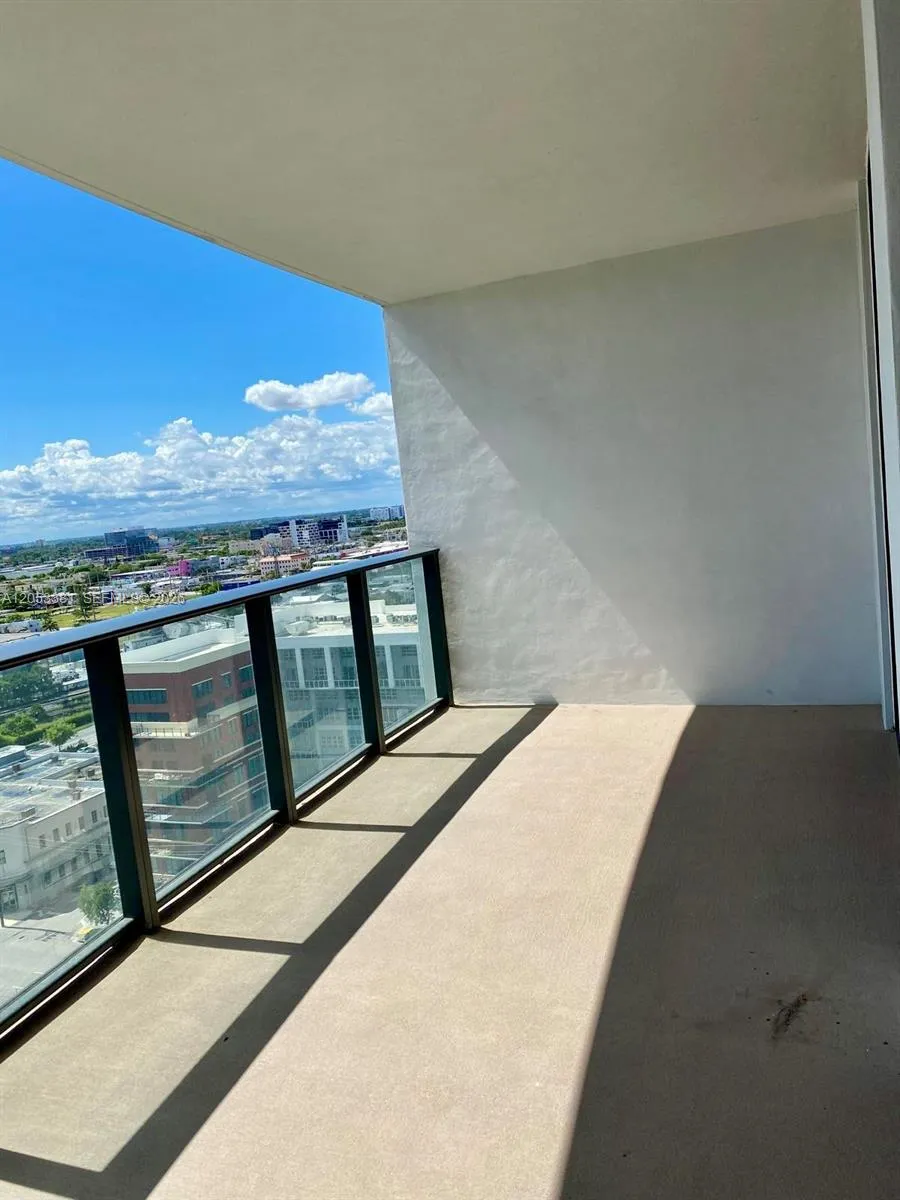 1600 NE 1st Ave #1711 Miami, FL 33132