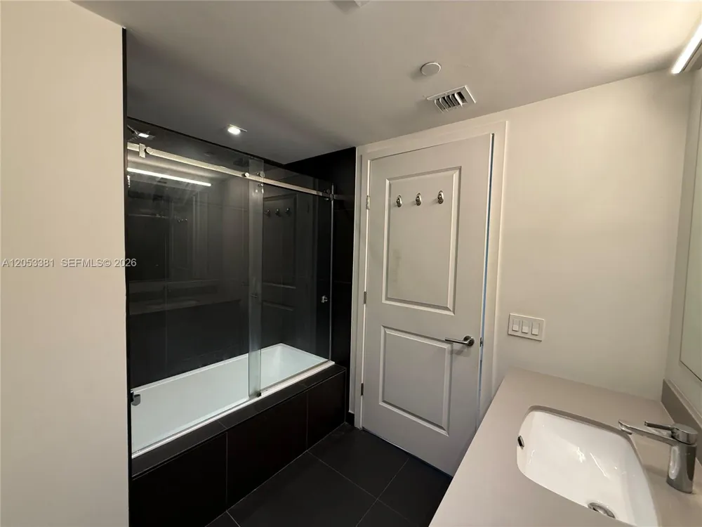 1600 NE 1st Ave #1711 Miami, FL 33132