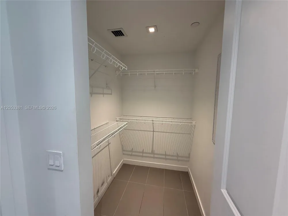 1600 NE 1st Ave #1711 Miami, FL 33132
