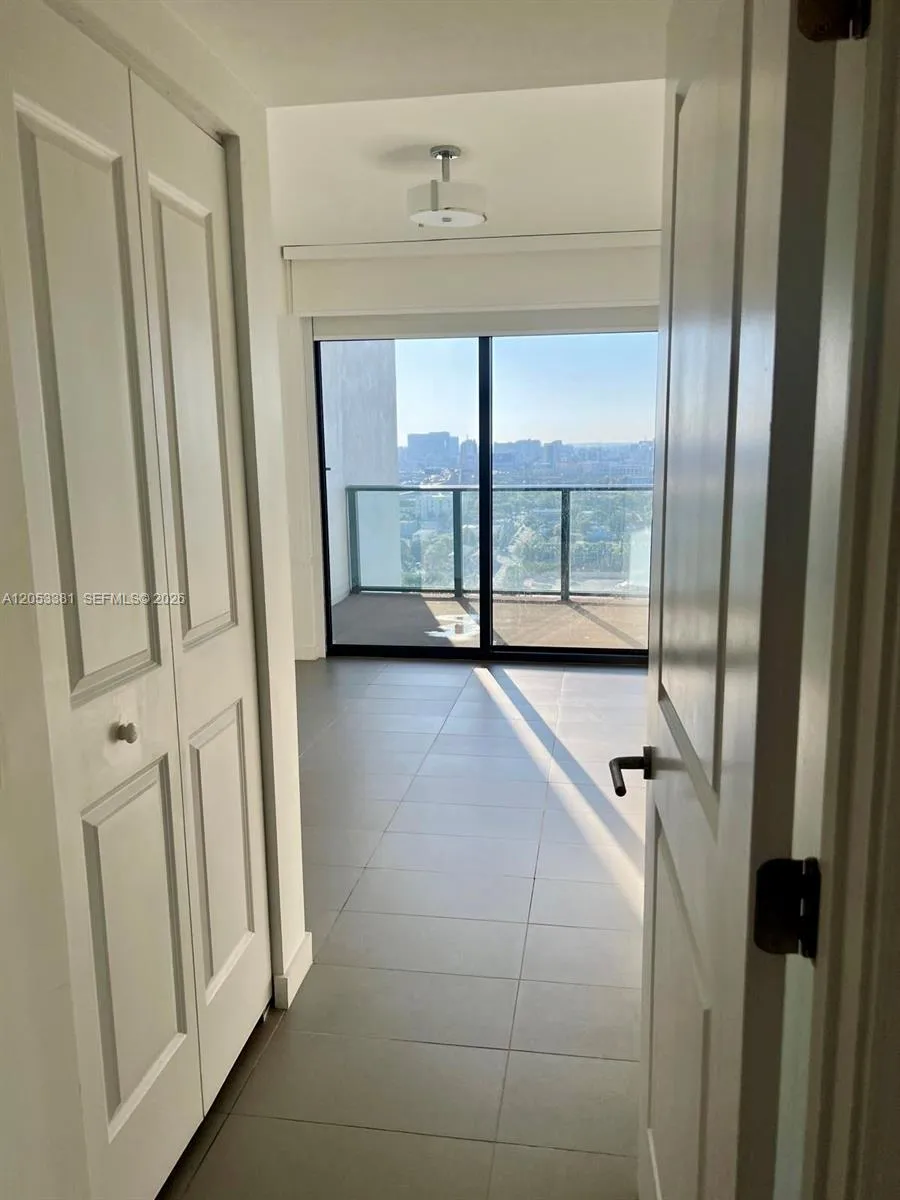 1600 NE 1st Ave #1711 Miami, FL 33132