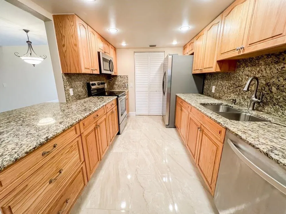 10740 S Golfview Drive Pembroke Pines, FL 33026