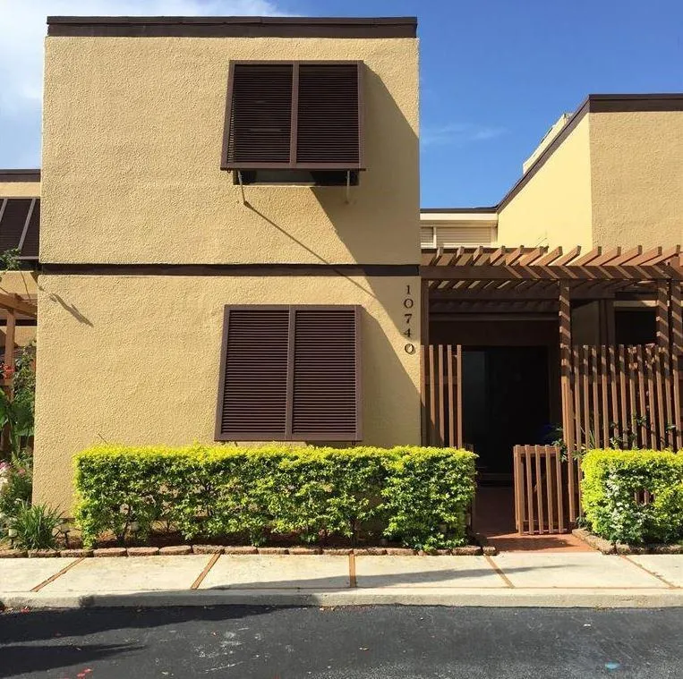 10740 S Golfview Drive Pembroke Pines, FL 33026