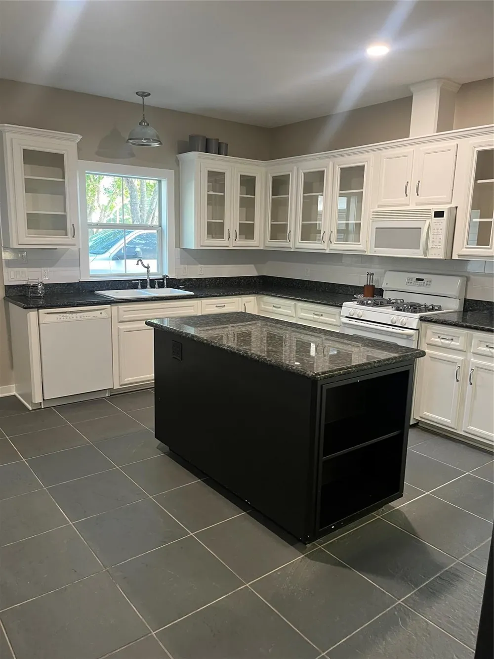 8393 Bermuda Street Industry, TX 78944