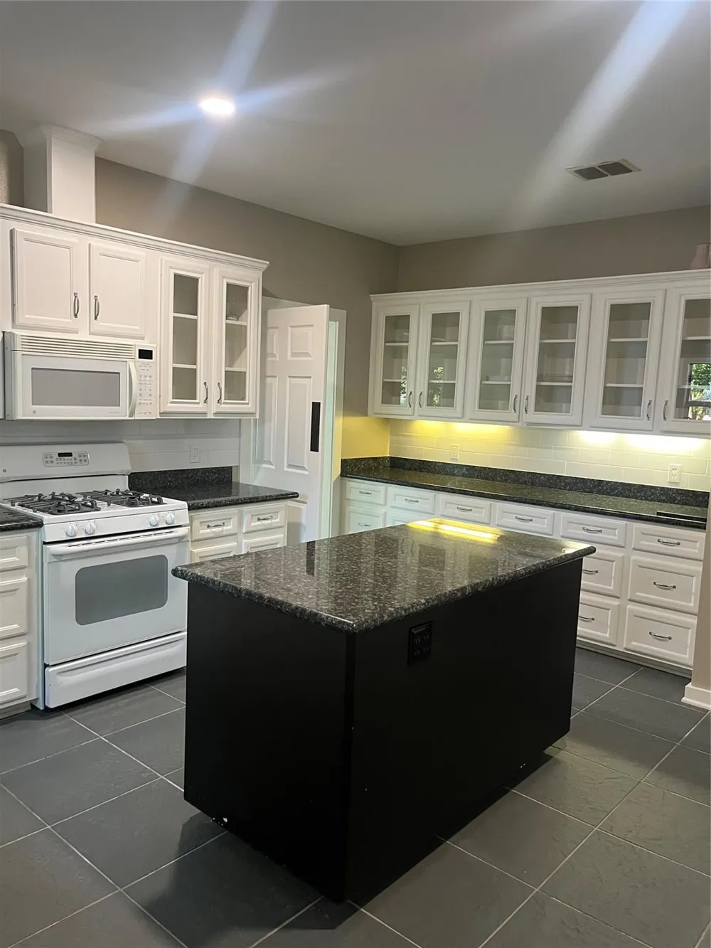 8393 Bermuda Street Industry, TX 78944