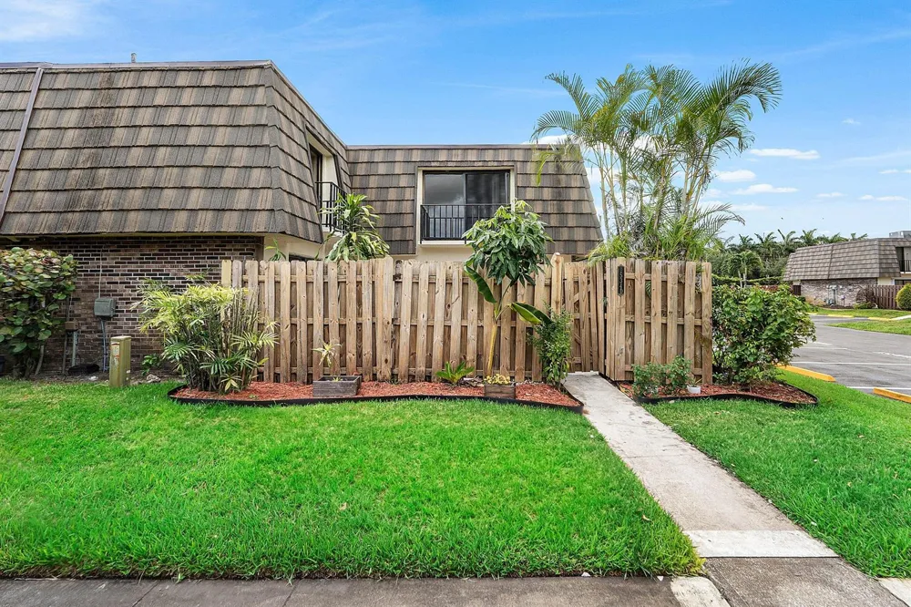 1534 FOREST LAKES CIRCLE #D West Palm Beach, FL 33406