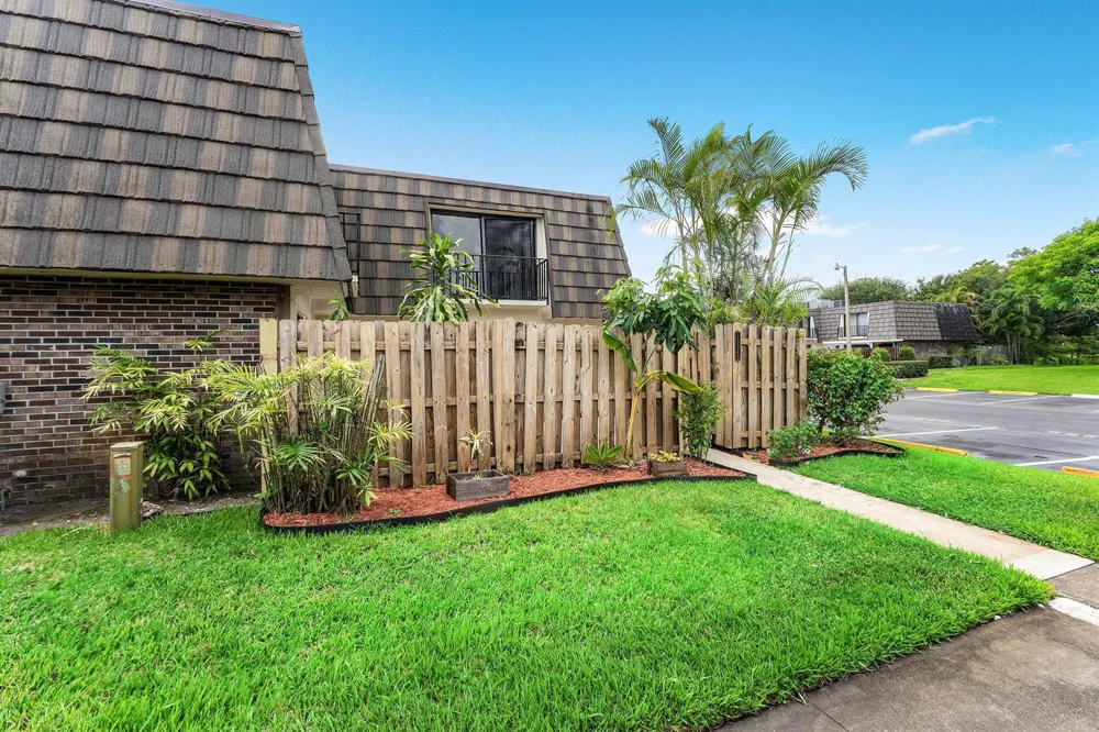 1534 FOREST LAKES CIRCLE #D West Palm Beach, FL 33406