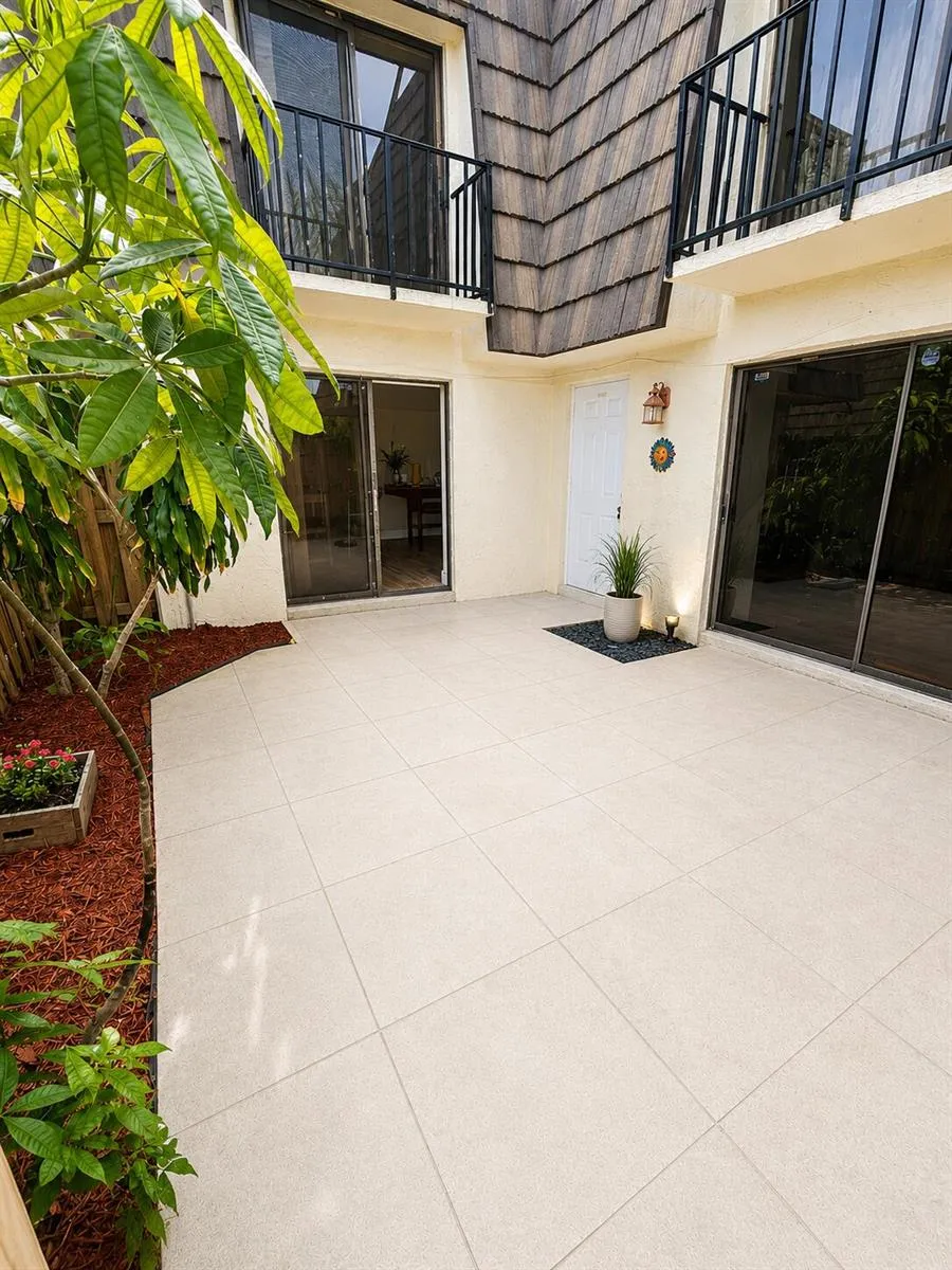 1534 FOREST LAKES CIRCLE #D West Palm Beach, FL 33406
