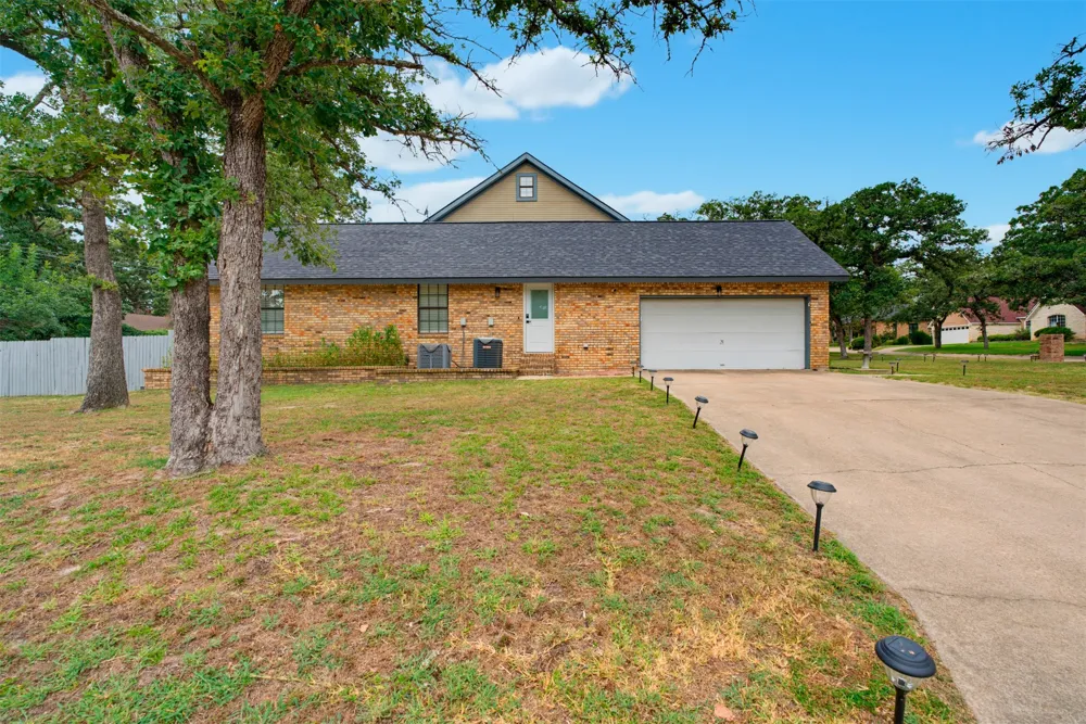 1901 Skyles Road Rockdale, TX 76567