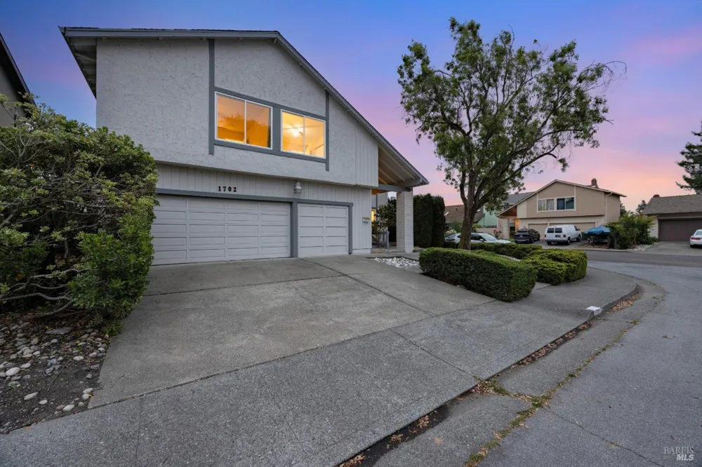 1702 Capistrano Drive Petaluma, CA 94954