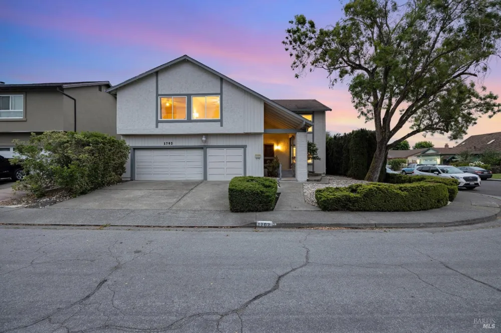 1702 Capistrano Drive Petaluma, CA 94954
