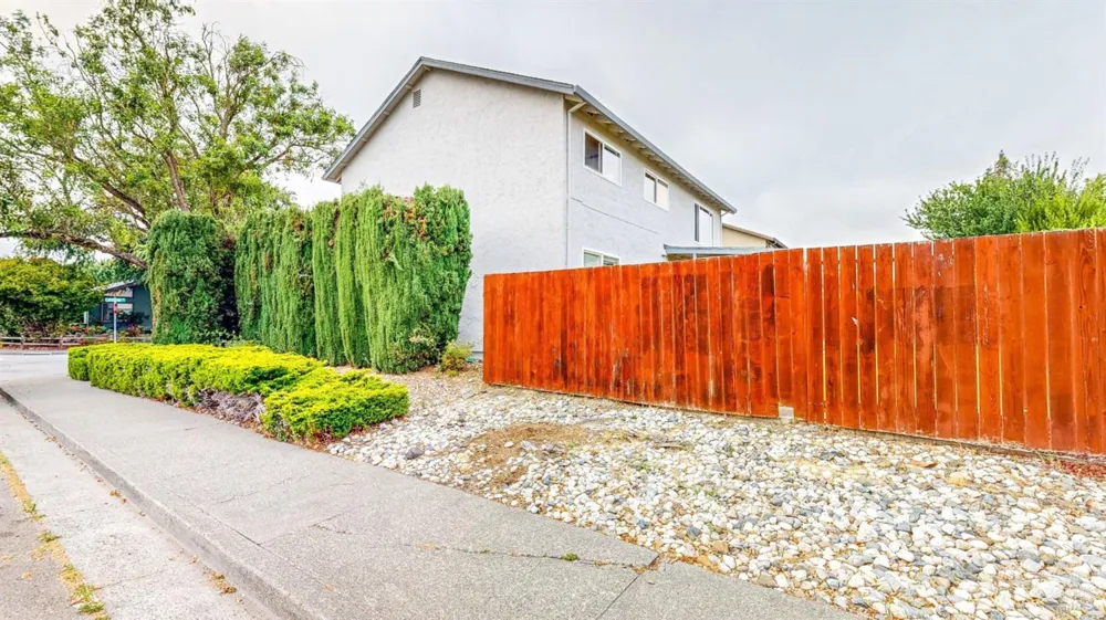 1702 Capistrano Drive Petaluma, CA 94954