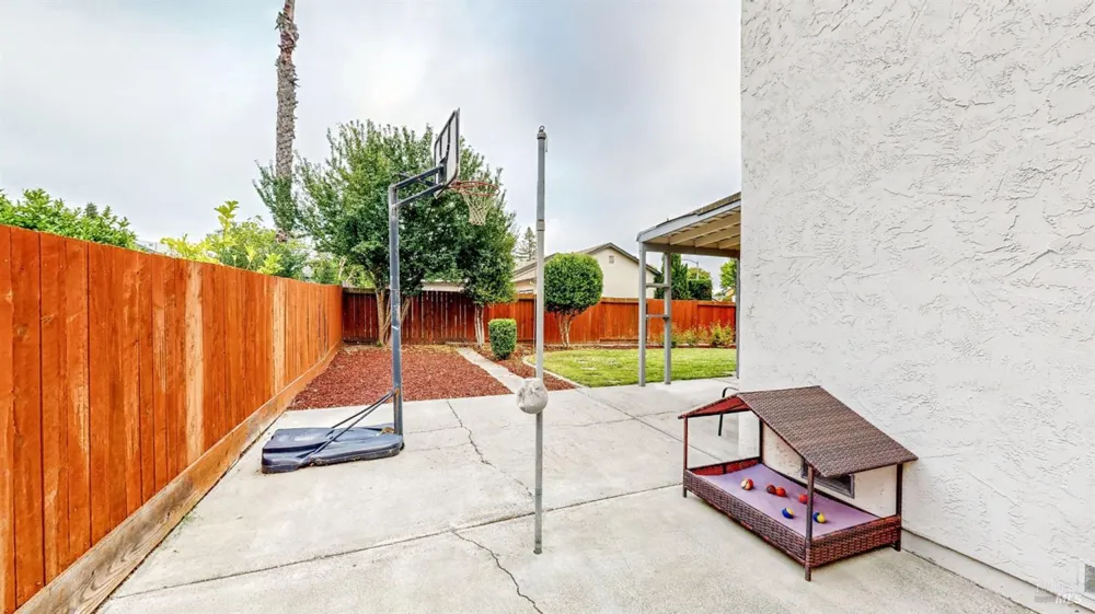 1702 Capistrano Drive Petaluma, CA 94954