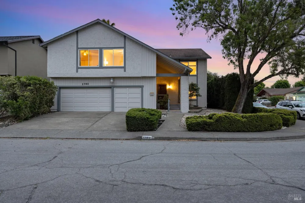 1702 Capistrano Drive Petaluma, CA 94954