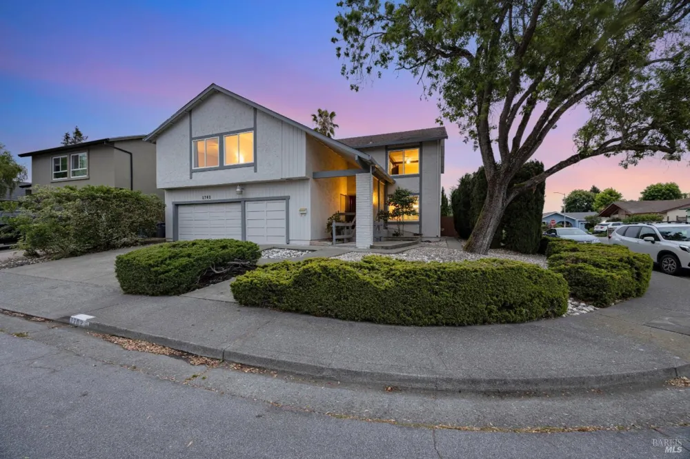 1702 Capistrano Drive Petaluma, CA 94954