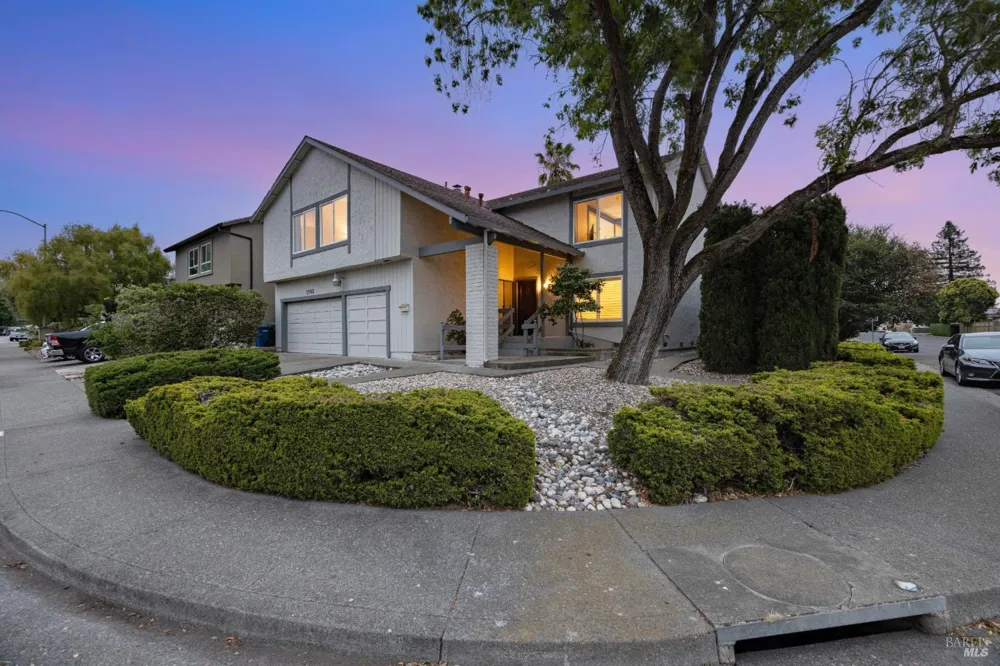 1702 Capistrano Drive Petaluma, CA 94954