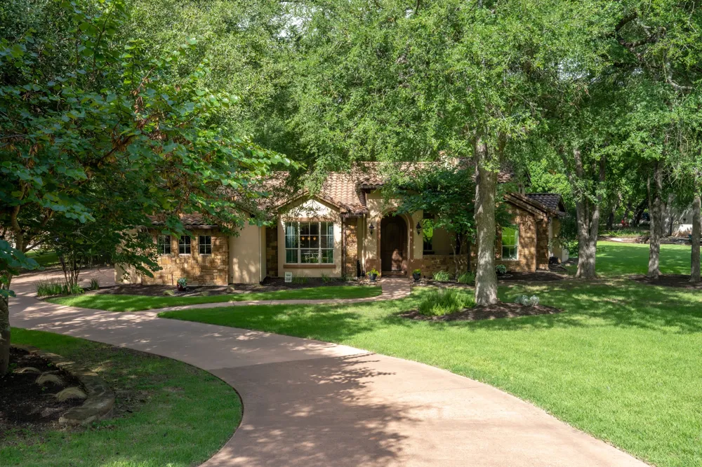 1612 High Lonesome Leander, TX 78641