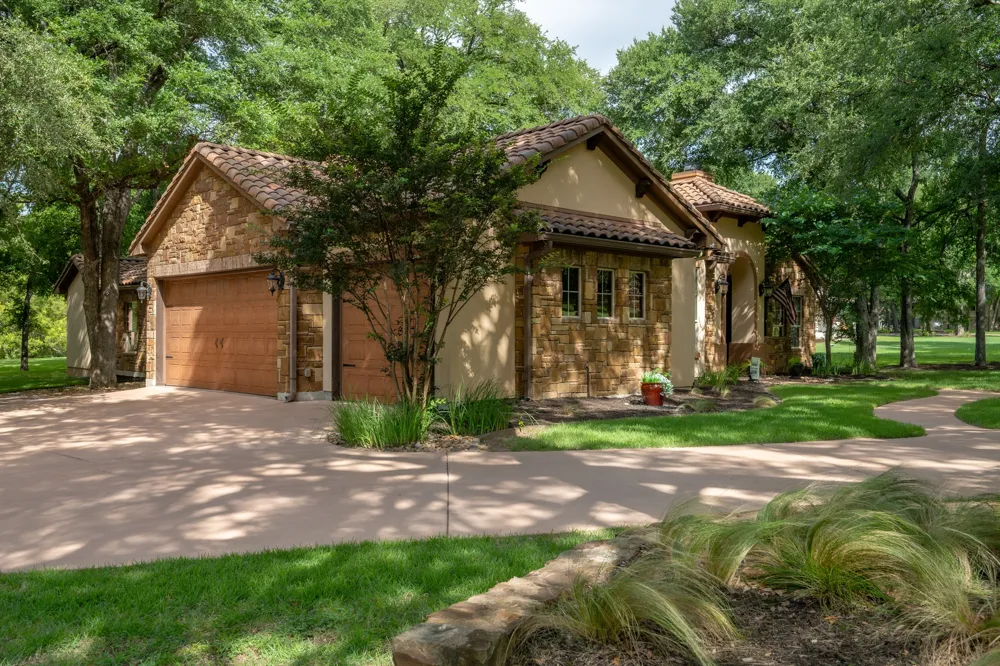 1612 High Lonesome Leander, TX 78641