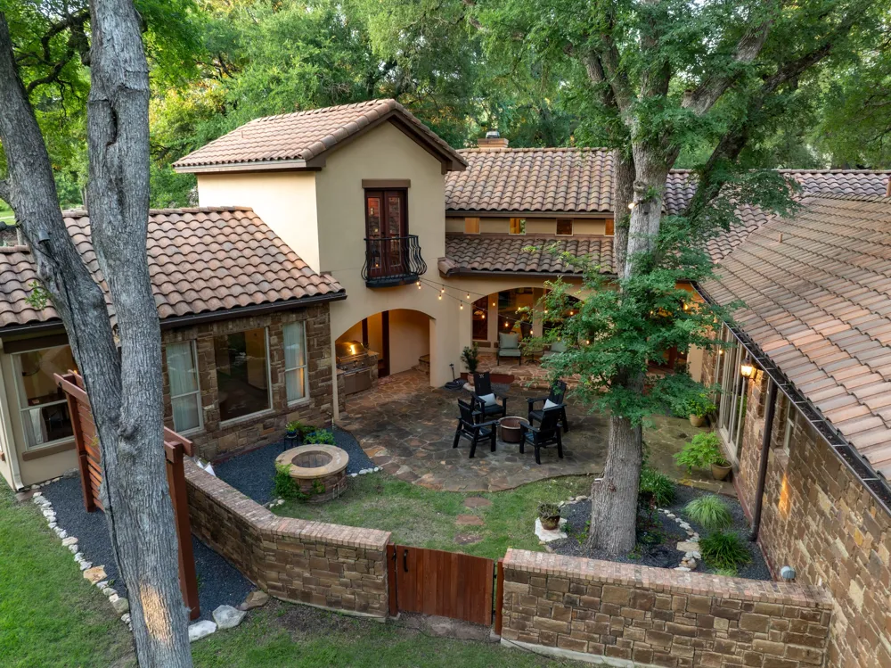 1612 High Lonesome Leander, TX 78641