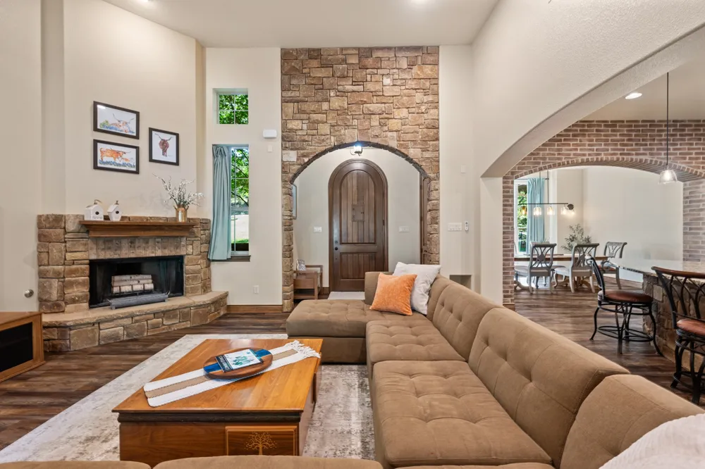 1612 High Lonesome Leander, TX 78641