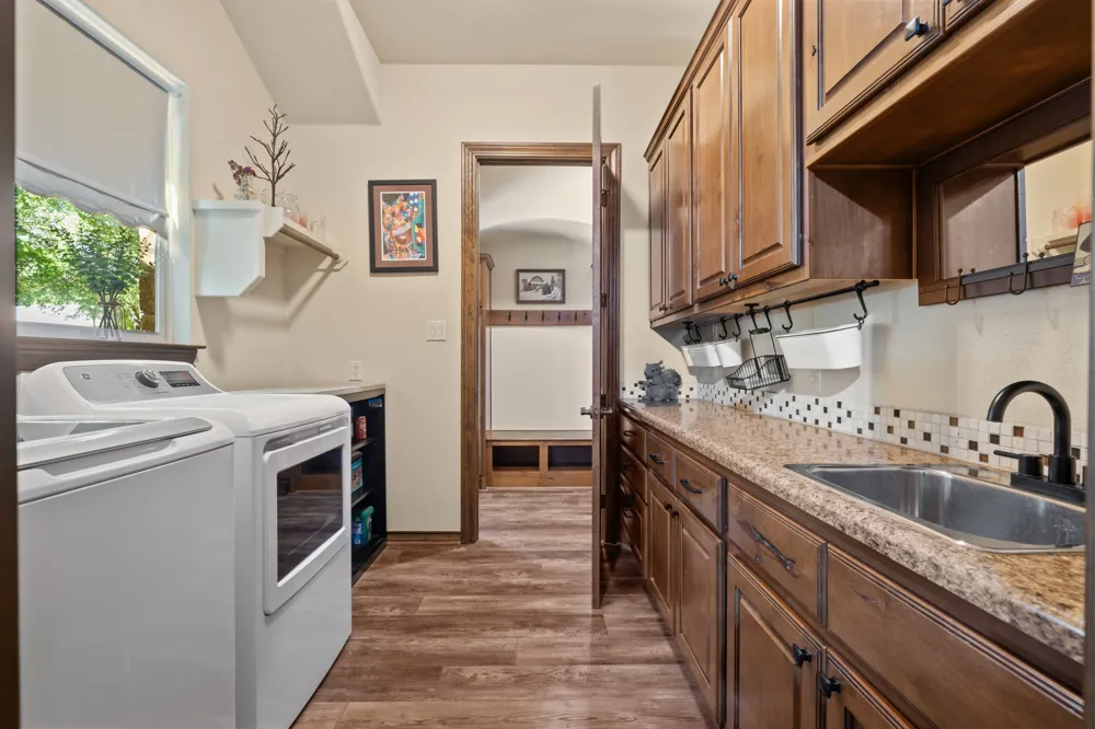 1612 High Lonesome Leander, TX 78641
