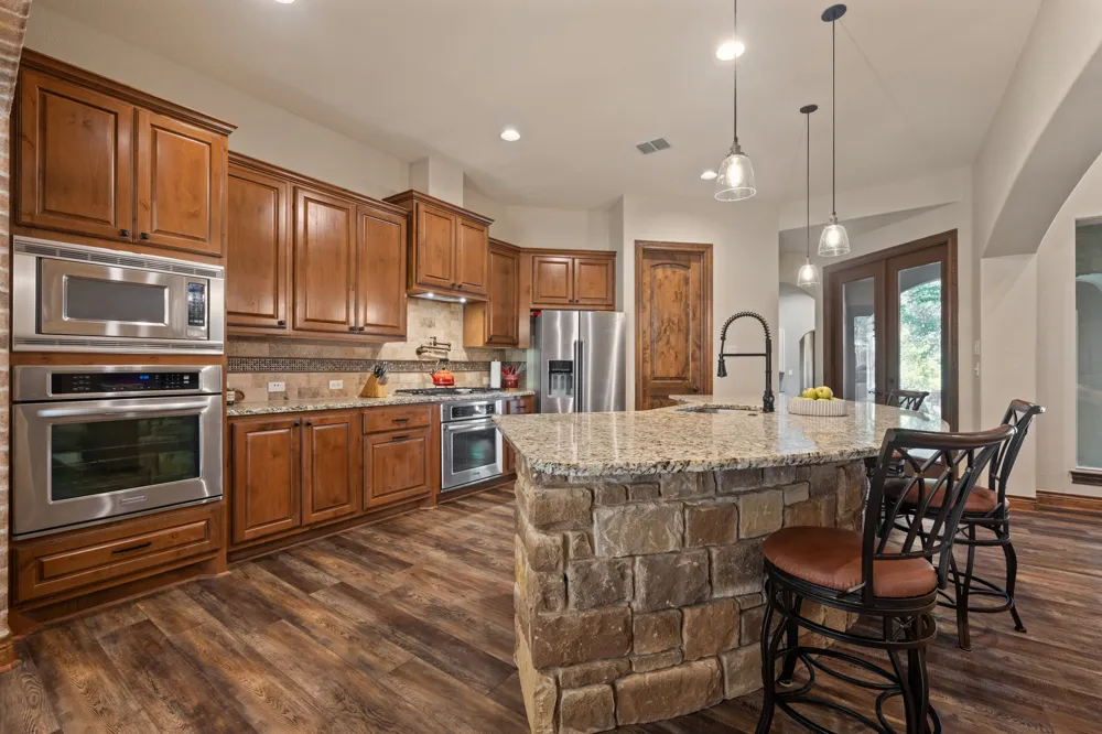 1612 High Lonesome Leander, TX 78641