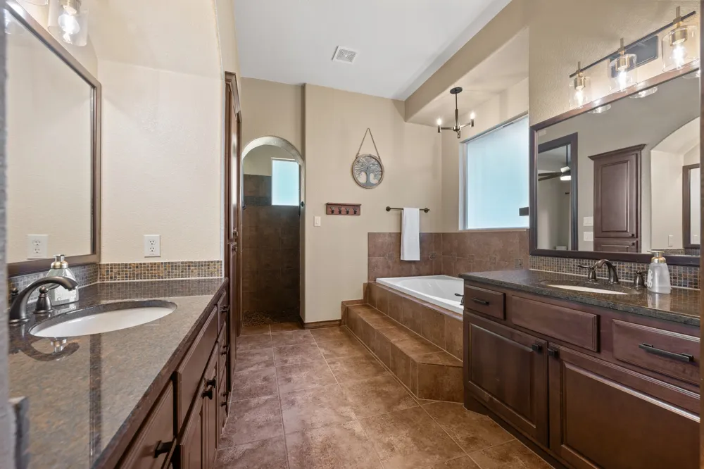 1612 High Lonesome Leander, TX 78641