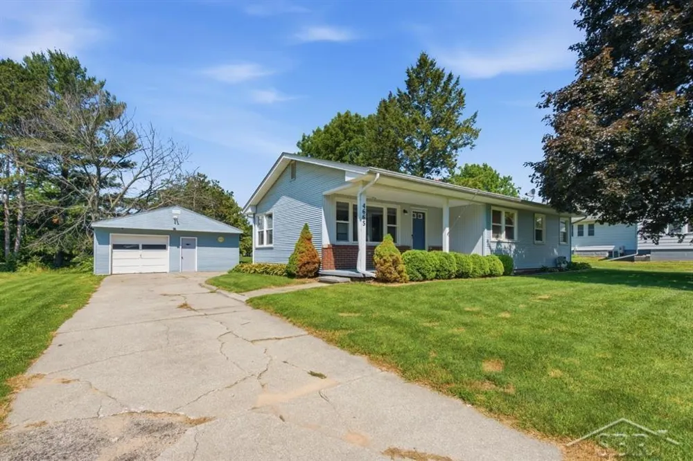 4665 River Road Thomas Township, MI 48623