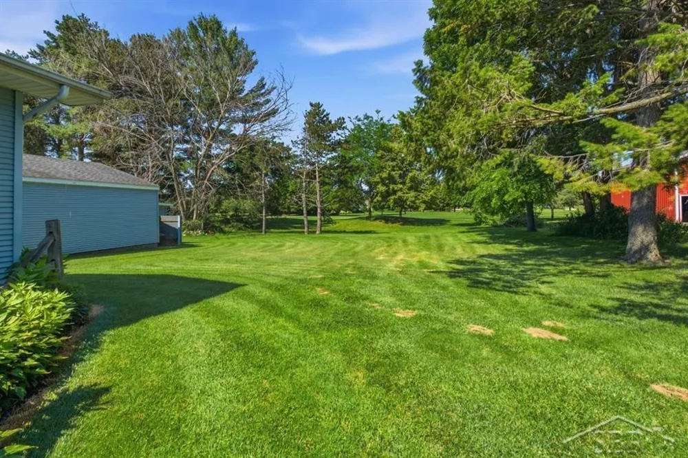 4665 River Road Thomas Township, MI 48623