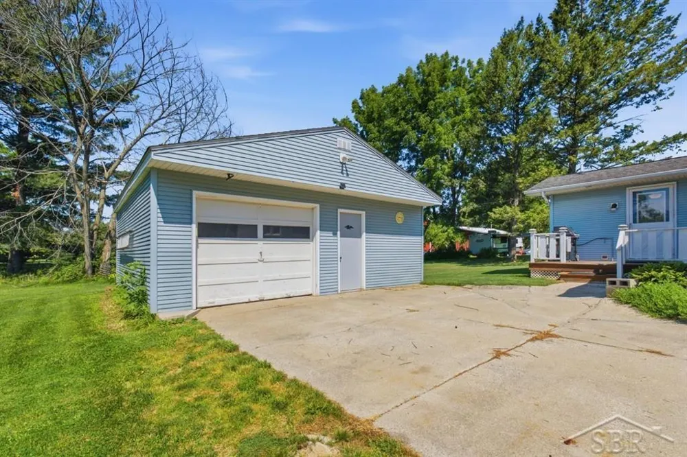 4665 River Road Thomas Township, MI 48623